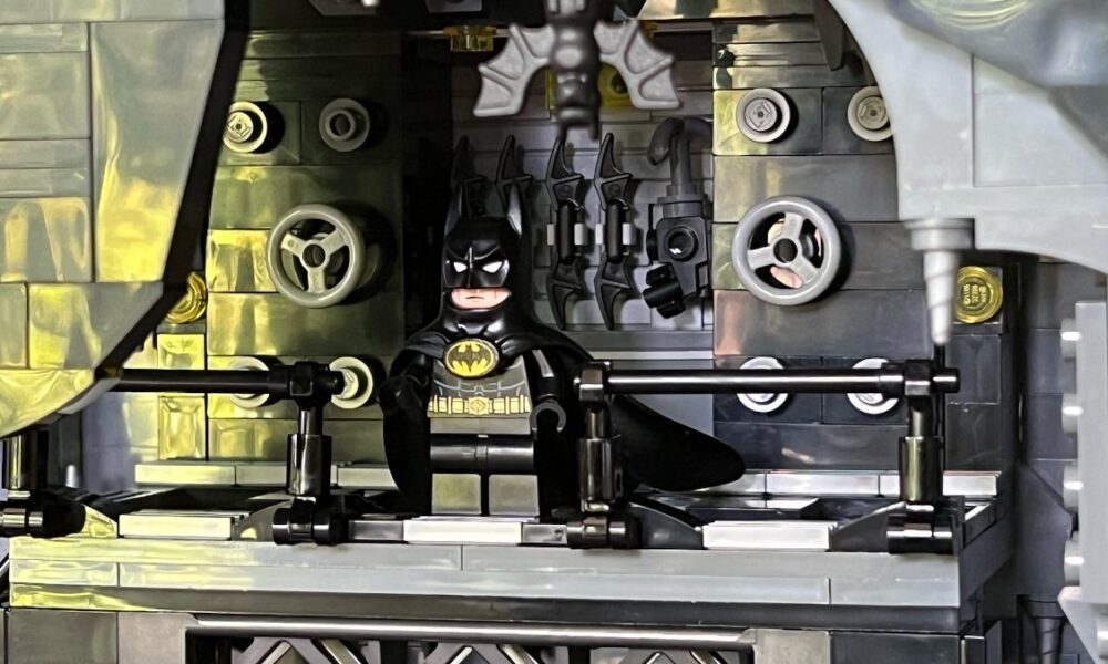 lego's-batman-returns-batcave-shadow-box-set-oferece-detalhes